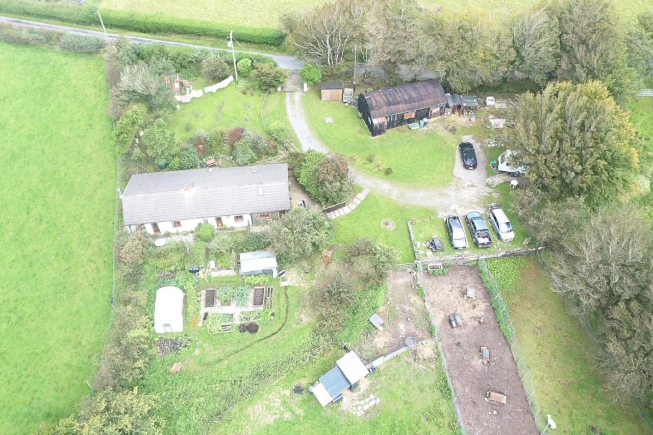 Inviting 2-Bed Cottage In Newcastle Emlyn Eksteriør billede